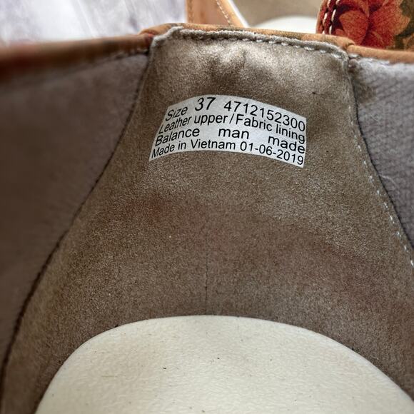 Dansko Shoes Sz 37 Slip On Sneakers Tan Leather Floral Printed Casual Boho - Picture 3 of 12